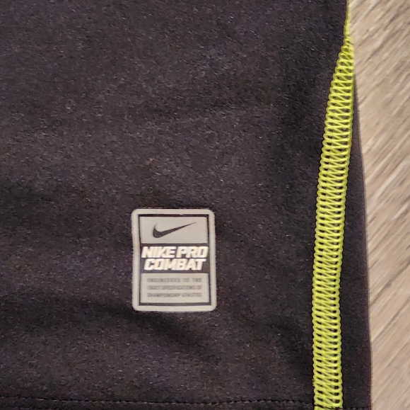 Boys xl nike pro combat shirt - Picture 3 of 6